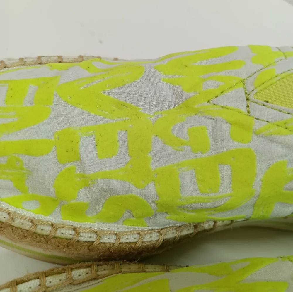 NEW Joy & Mario Love Flocked Print Letters Neon Yellow/Green Size 7